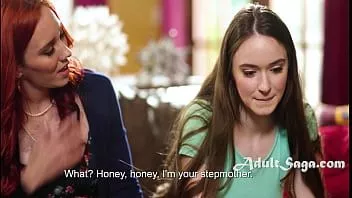 Reproducir Mostrando a la madrastra lo que es ser lesbiana
