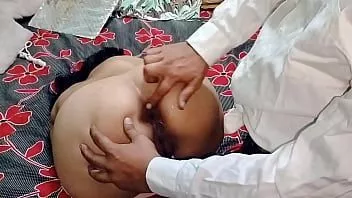 play Priyanshi está seduciendo a su novio para que se folle su gran culo en hindi