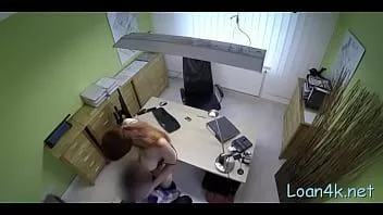Reproducir Chupando la polla de una jovencita tentadora