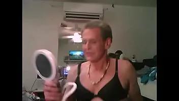 Redare Băiatul bikini Rick Wimmer se joacă cu jucăria lui