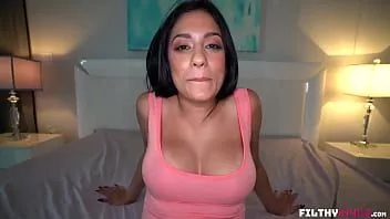 Reproducir Serena santos probando su apretado coño con una gran polla