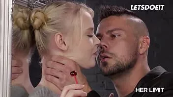 play La rubia pervertida ariela donovan recibe la mejor follada anal de su historia: su límite