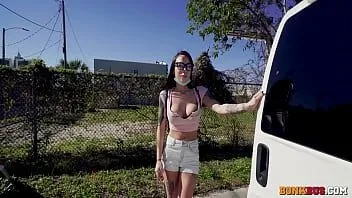 Reproducir Sabrina valentine follando cachonda por dinero de estímulo