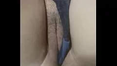 播放 暴露狂的妻子炫耀她的阴部