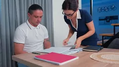 play Erfasst Redhand: MILF-Lehrer Luna Roulette's Rough Sex-Sitzung mit dem Schüler