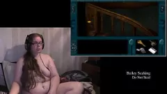 play Naughty Gamer Girl expone grandes tetas y culo en Naked Royal Tower juega a través de la Parte 5