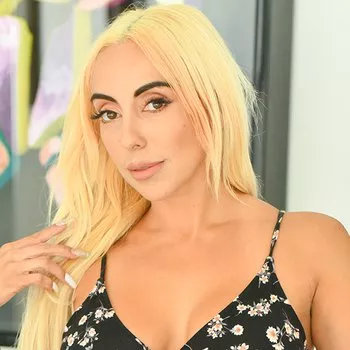 Actrita Kylie Kingston