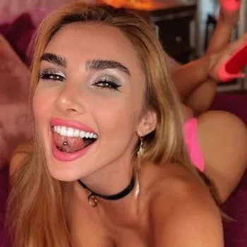 Star du porno Kenzie Anne